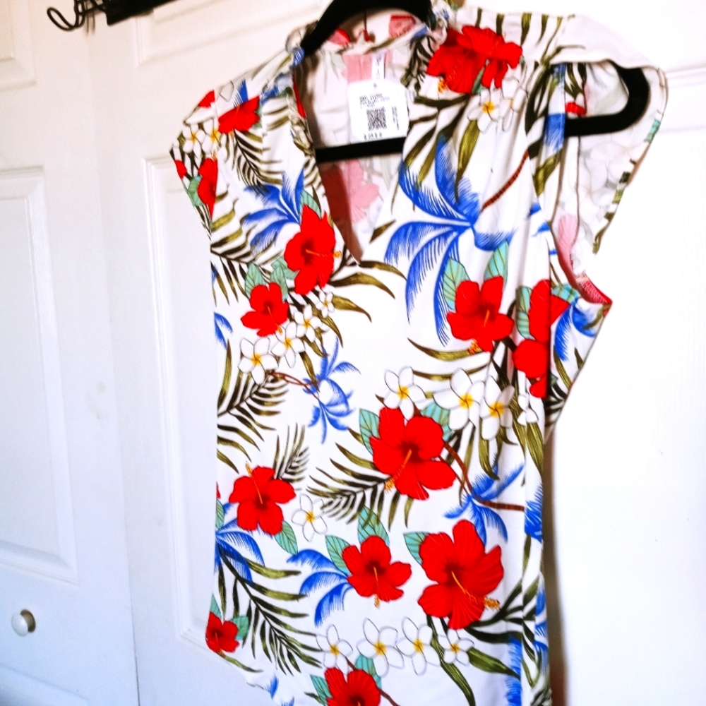 d.n.a Couture floral top